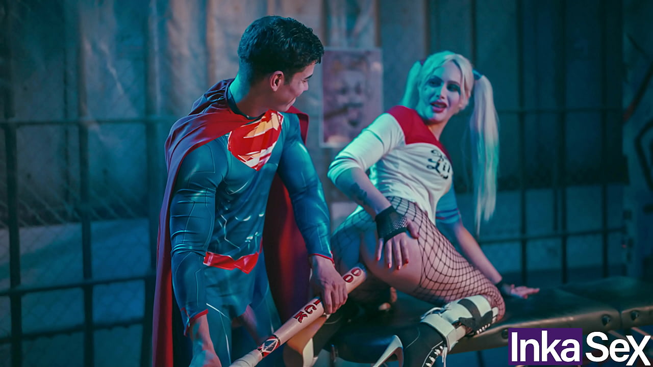 Superman introduce el bate de Harley Quinn por el ano para salvar el mundo.