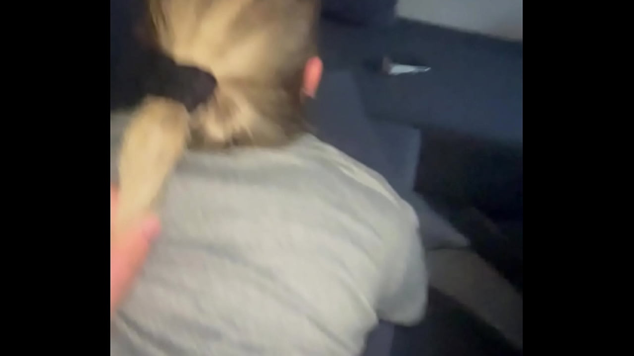 Creampie en el coño, la joven madrastra lo chupa bien y luego se la follan duro y caliente ep. 2