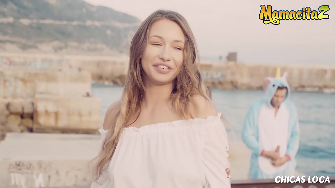 mamacitaz unicornio cachondo hace feliz a su pequena alberto blanco y taylor sands