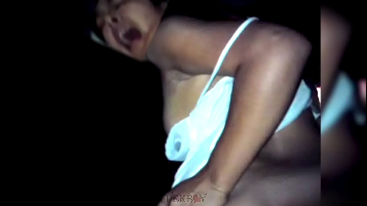 LE DOLIÓ, PERO LE GUSTÓ: Mi comadre quería saber que se siente por el culo y solita se lo acomoda en el hoyito luego No paraba de gritar, ANAL DOLOROSO.