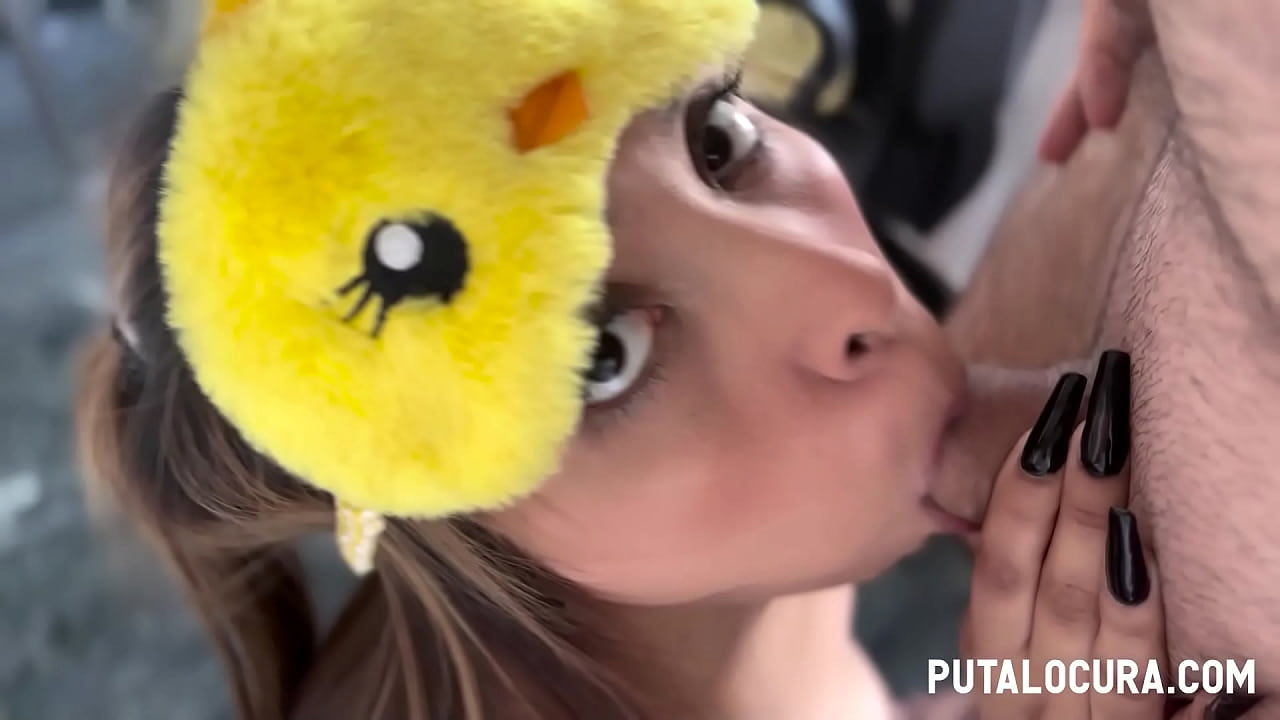 Peruana Michi traga lefa de Torbe con cosplay de Piolina