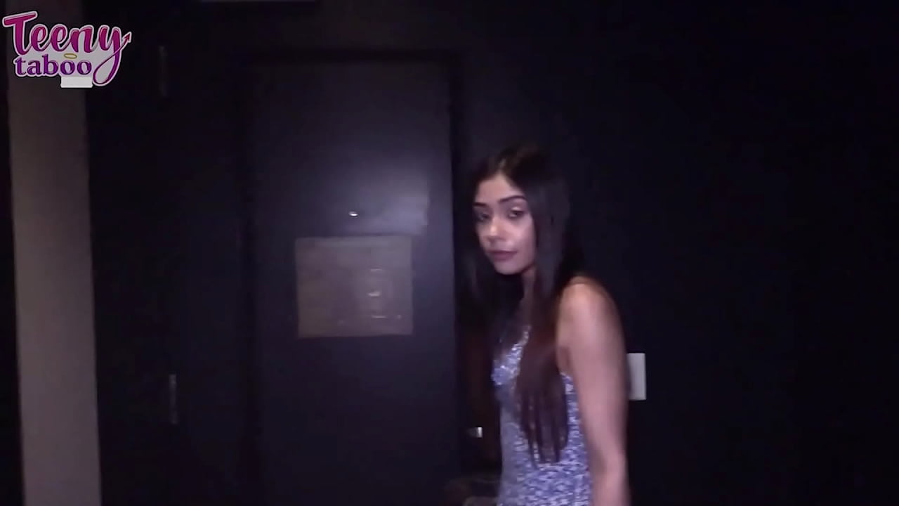 ¡Xxlayna se enamoró de su padrastro! ¡El Sr. Brogan se corre dentro de ella!