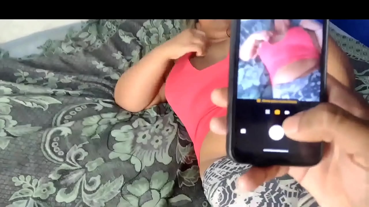 MADRASTRA LE PIDE A SU ESTRENANTE HIJASTRO QUE LE TOME FOTOS SOLO ÉL SE LA FOLLA EN SU COÑO GRANDE | JU ESPOSA FOLLA CON SU HIJO SIN QUE SU MARIDO SE ENTERE