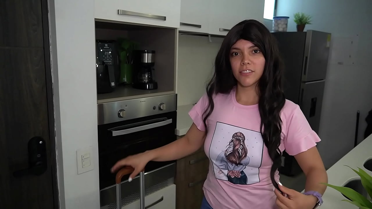 La esposa caliente de mi mejor amigo vino a visitarme y tuvo que follarme.