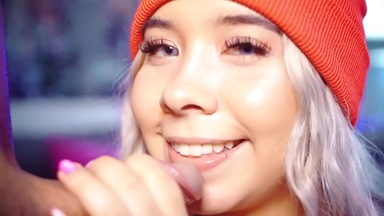 Esta linda BBW de Colombia necesita sus labios alrededor de una polla para sentirse completa, ¡su día no comienza sin eso!
